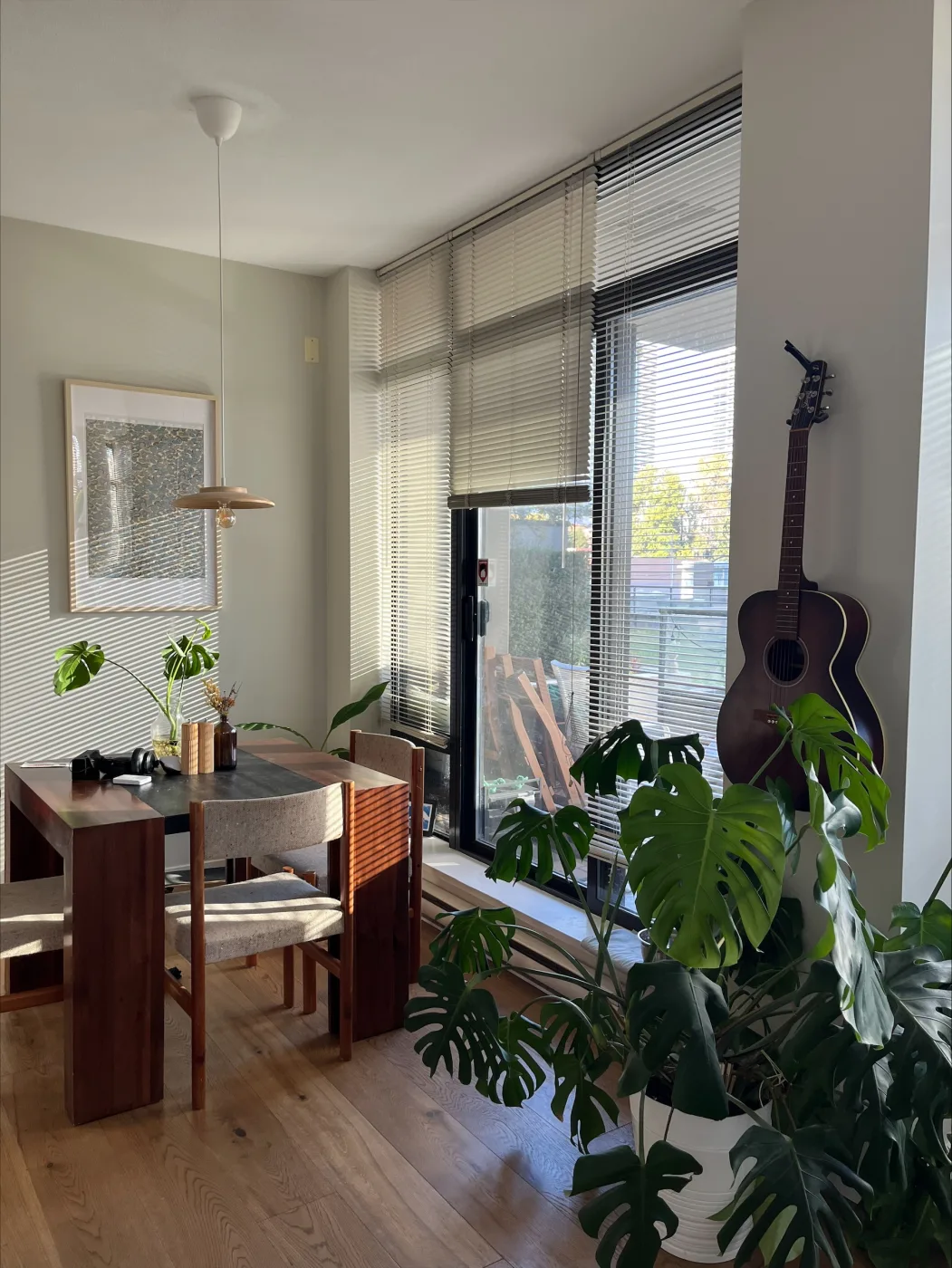 Bright and sunny fully furnished Burnaby home near Gilmore Skytrain — photo 2